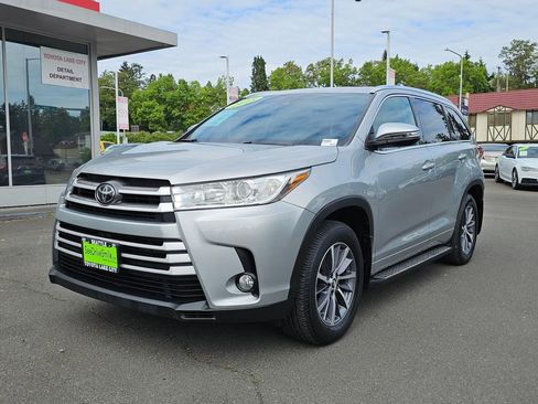 Used 2018 Toyota Highlander XLE AWD/4WD image 3