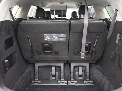 Used 2024 Kia Carnival EX FWD image 12
