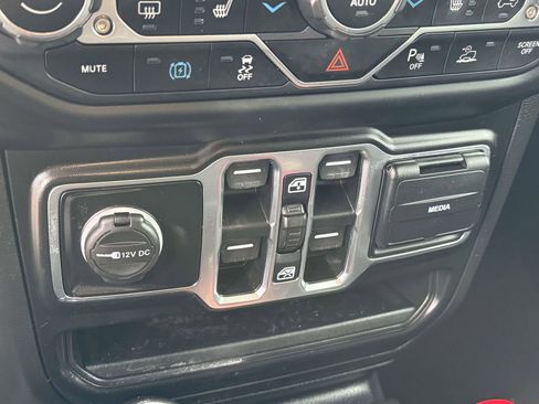 Used 2021 Jeep Wrangler Unlimited Sahara w/ Cold Weather Group AWD/4WD image 30
