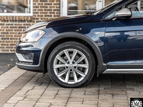 Used 2017 Volkswagen Golf Alltrack S image 7