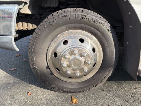 Used 2012 Ford E-450 and Econoline 450 Super Duty w/ Shuttle Bus Prep Pkg image 15