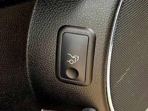 Used 2010 Mercedes-Benz C 300 4MATIC Sedan image 25