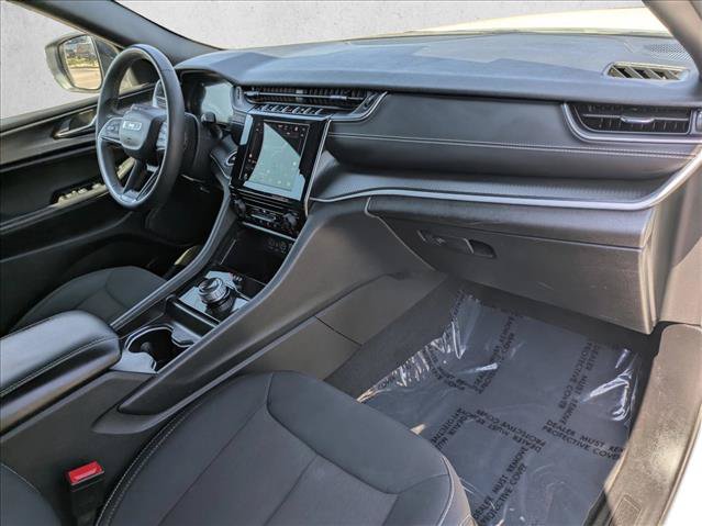 Used 2024 Jeep Grand Cherokee L Laredo AWD/4WD image 19