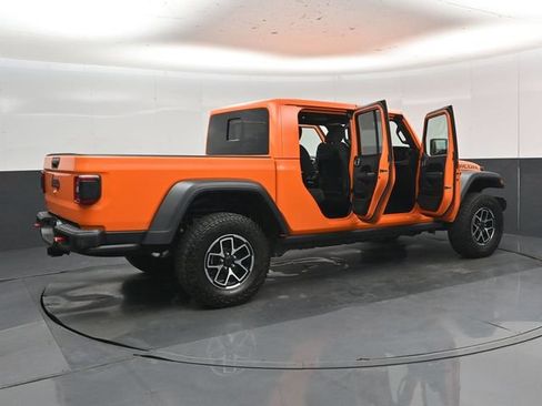 Used 2025 Jeep Gladiator Rubicon w/ Convenience Group AWD/4WD image 52