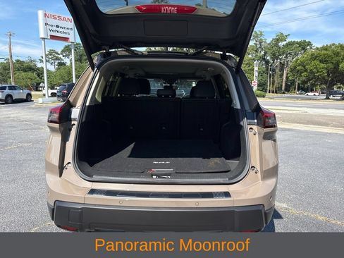 Used 2025 Nissan Rogue SV w/ SV Premium Package FWD image 18