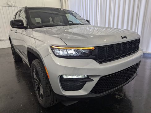 New 2025 Jeep Grand Cherokee Limited image 5