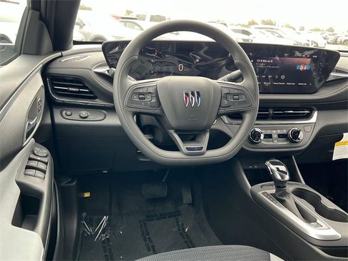 New 2025 Buick Envista Preferred image 11