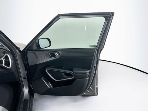 Used 2025 Kia Soul LX w/ LX Technology Package image 30