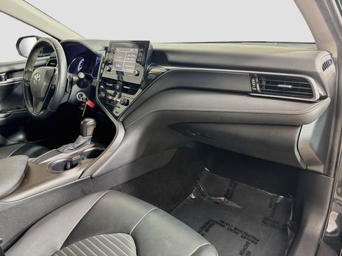 Used 2021 Toyota Camry SE FWD image 30