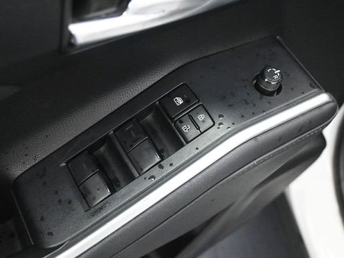 Used 2023 Toyota Highlander XLE FWD image 27