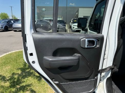 Used 2023 Jeep Gladiator Sport AWD/4WD image 18