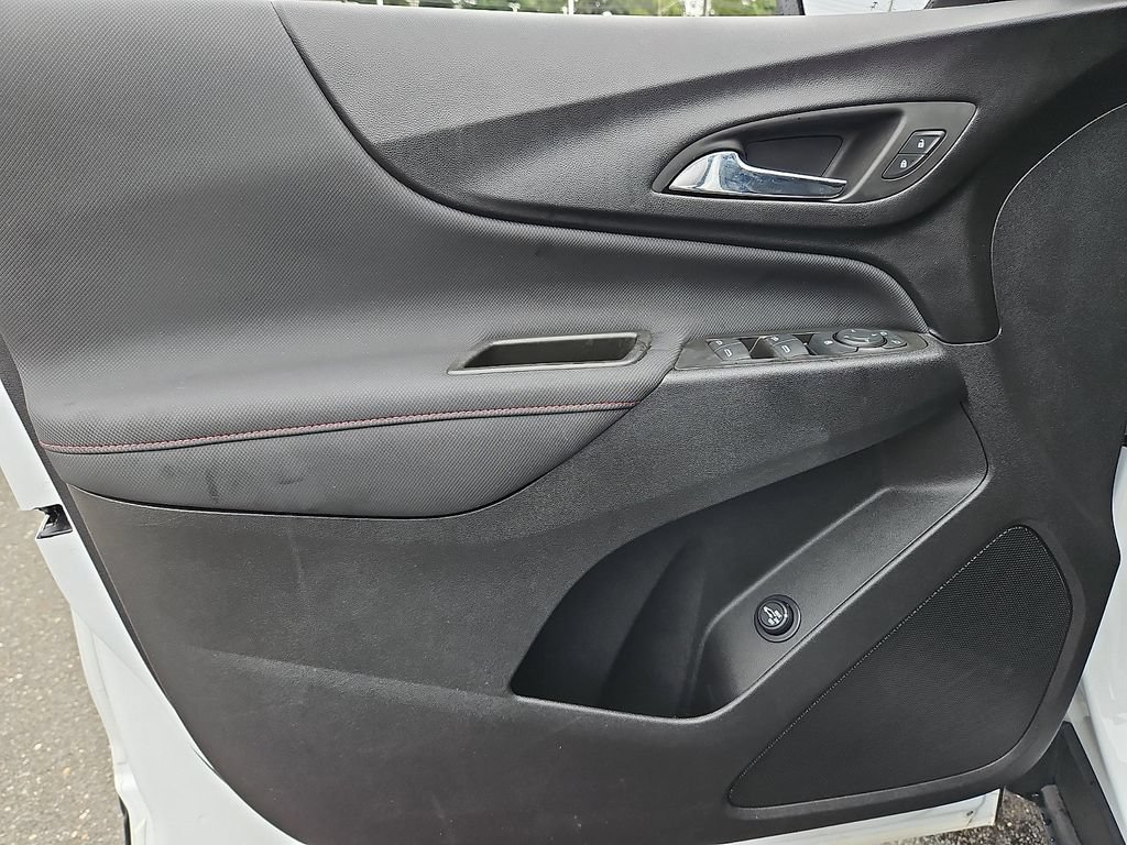 Used 2023 Chevrolet Equinox RS AWD/4WD image 13