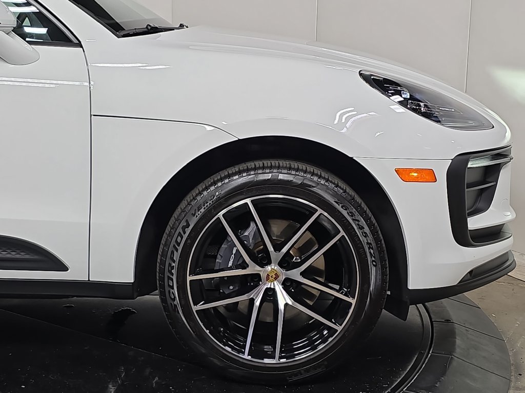 Certified 2026 Porsche Macan AWD/4WD image 11