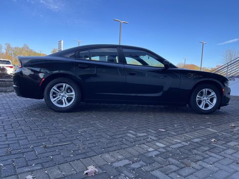 Used 2022 Dodge Charger SXT w/ Leather Interior Group image 6