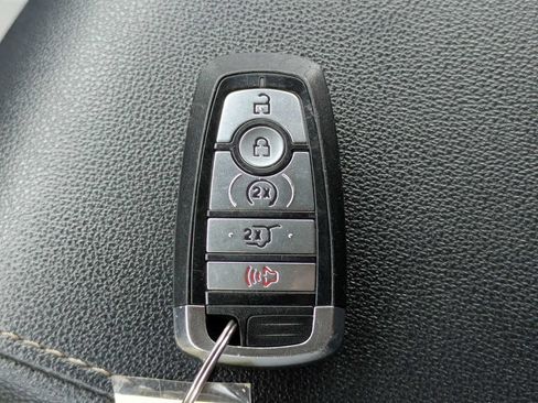 Used 2024 Ford Expedition XLT RWD image 31