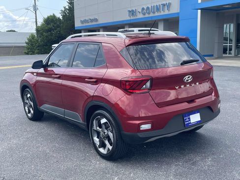 Used 2024 Hyundai Venue SEL FWD image 5
