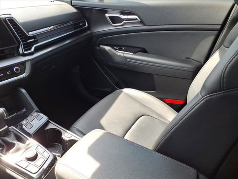 Used 2024 Kia Sportage EX image 19