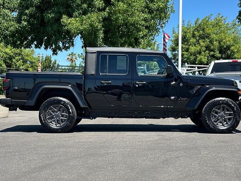 Certified 2025 Jeep Gladiator Sport AWD/4WD image 3