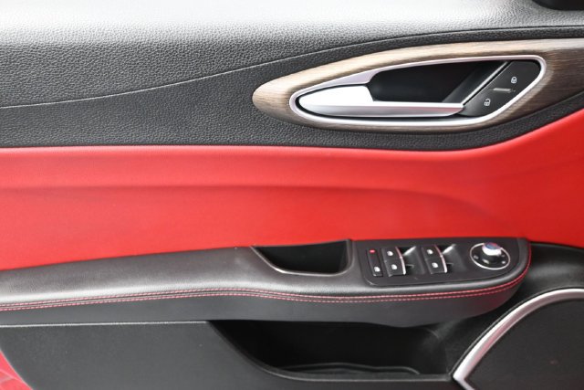 Used 2019 Alfa Romeo Giulia Ti RWD image 7