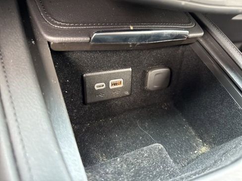 Used 2025 Cadillac XT4 Premium Luxury image 19