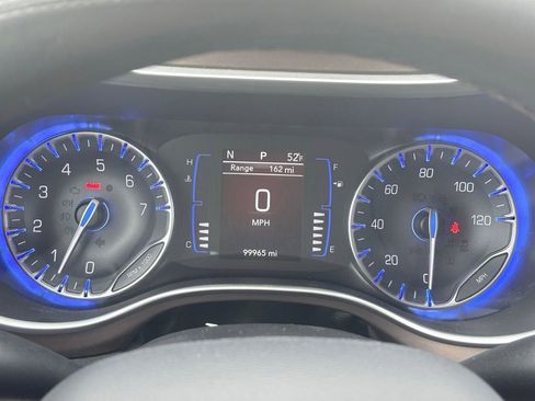 Used 2019 Chrysler Pacifica Touring-L FWD image 8