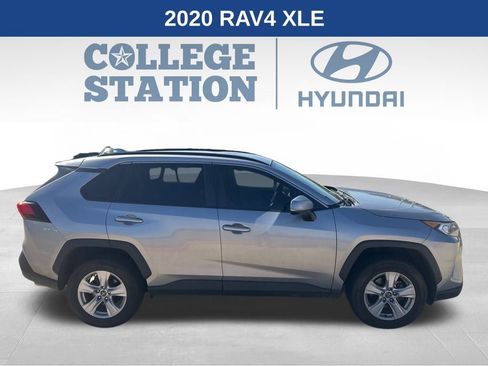 Used 2020 Toyota RAV4 XLE image 2