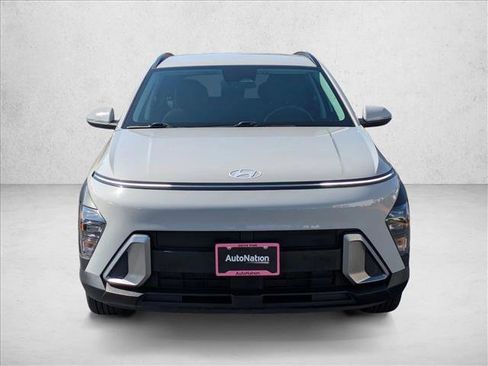 Used 2024 Hyundai Kona SEL FWD image 2