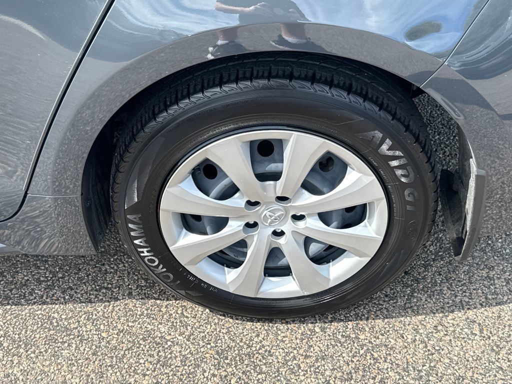 Used 2025 Toyota Corolla LE AWD/4WD image 41
