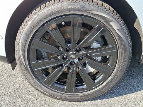 New 2025 Land Rover Range Rover SE image 5