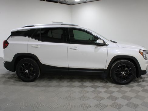 Used 2022 GMC Terrain SLT w/ Infotainment Package II AWD/4WD image 27