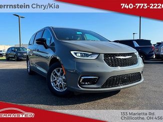 New 2025 Chrysler Pacifica Select image 1