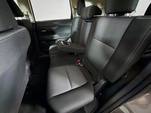 Used 2018 Mitsubishi Outlander SE image 22