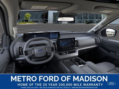 New 2026 Ford Expedition Active image 10