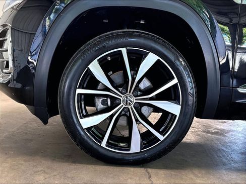 Used 2024 Volkswagen Atlas Cross Sport SEL Premium R-Line AWD/4WD image 36
