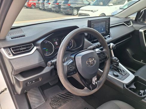 Used 2021 Toyota RAV4 LE AWD/4WD image 14