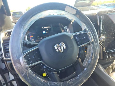 Used 2025 RAM 1500 Big Horn AWD/4WD image 4