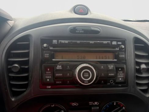 Used 2013 Nissan Juke S FWD image 10