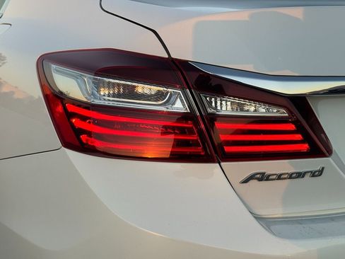 Used 2017 Honda Accord EX-L image 17