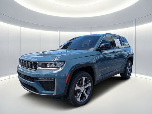 Used 2026 Jeep Grand Cherokee Limited RWD image 8