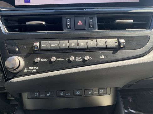 Certified 2025 Lexus ES 350 w/ Premium Package image 29