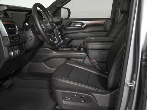 Used 2026 GMC Yukon Denali w/ Sun & Power Step Package AWD/4WD image 16
