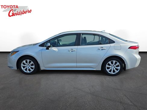 Used 2025 Toyota Corolla LE FWD image 8