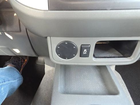 Used 2013 Nissan Frontier SV image 41