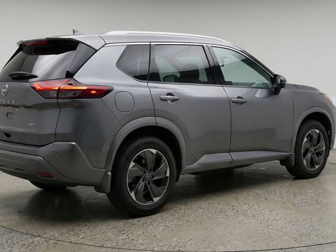 Used 2025 Nissan Rogue SV FWD image 9
