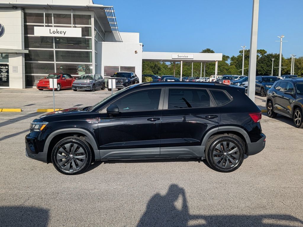 Certified 2022 Volkswagen Taos S FWD image 3