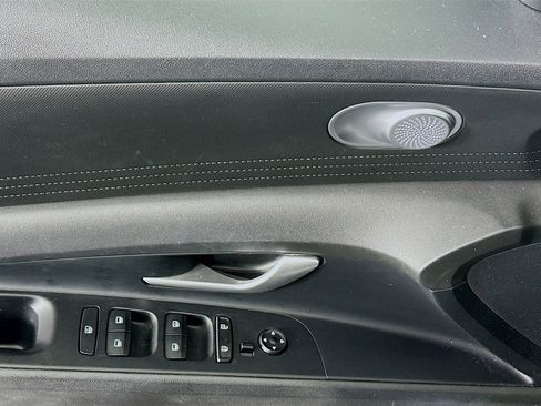 Used 2023 Hyundai Elantra SEL image 15