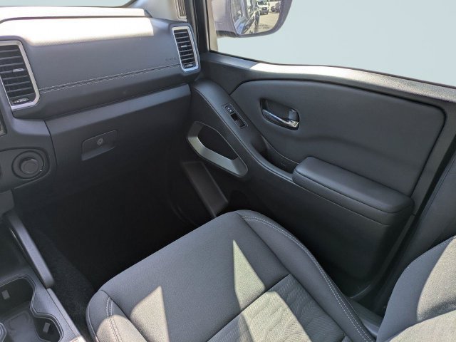 Used 2022 Nissan Frontier SV RWD image 18