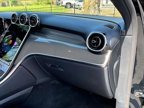 Used 2026 Mercedes-Benz GLC 300 4MATIC image 18