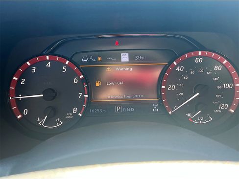 Used 2024 Nissan Titan PRO-4X w/ Pro-4x Convenience Package image 12