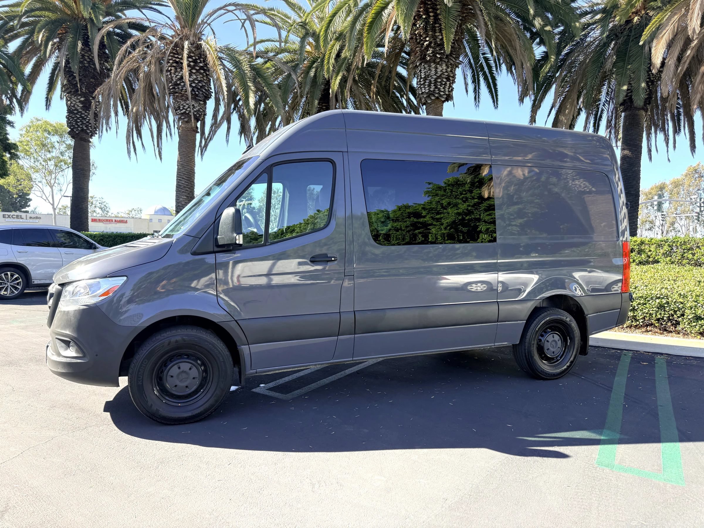Used 2022 Mercedes-Benz Sprinter 2500 144 Crew image 3
